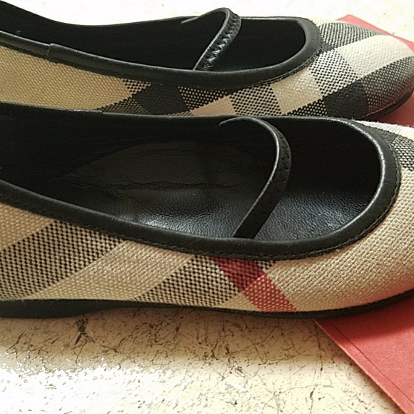 Girls Burberry flats - Picture 2 of 4